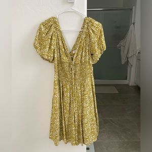 Floral summer yellow dress!